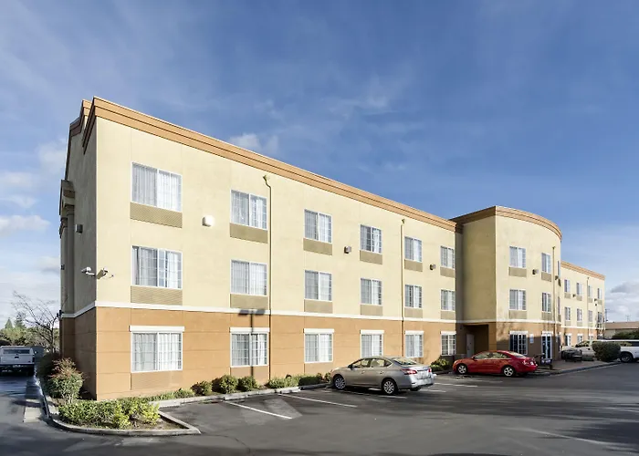 Comfort Inn & Suites Sacramento - University Area